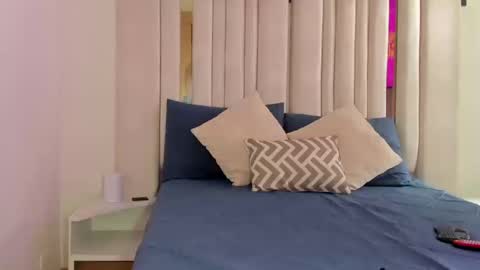 Snapshot of emi_royse chatting on 12, 9, 2025 emi_royse online show from 12, 9, 2025