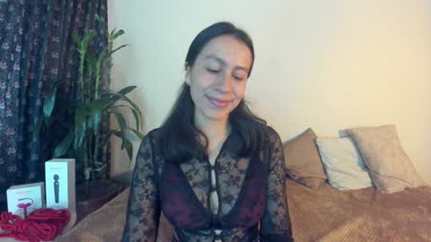 Emilia Gomez online show from 5, 2, 2025