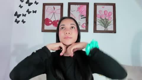 Snapshot of emiily_parkerr chatting on 18, 5, 2026 Emily online show from 18, 5, 2026