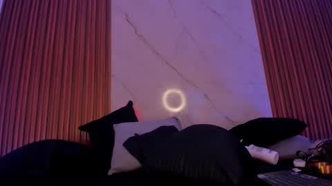   online show from 18, 12, 2025