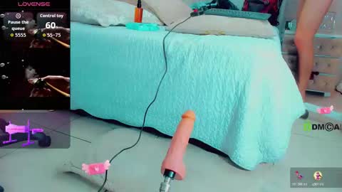 EmillySaenz online show from 27, 10, 2025