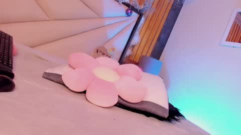 Snapshot of emiiscoot_1 chatting on 5, 12, 2024 Emily online show from 5, 12, 2024