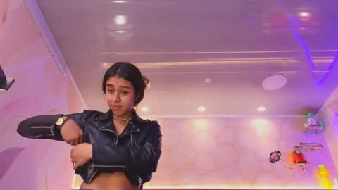 Snapshot of emiiscoot_1 chatting on 17, 12, 2024 Emily online show from 17, 12, 2024