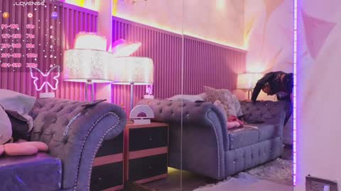 Snapshot of emiiscoot_1 chatting on 18, 12, 2024 Emily online show from 18, 12, 2024