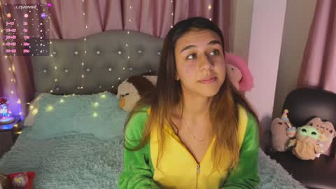 Snapshot of emiiscoot_1 chatting on 24, 1, 2025 Emily online show from 24, 1, 2025