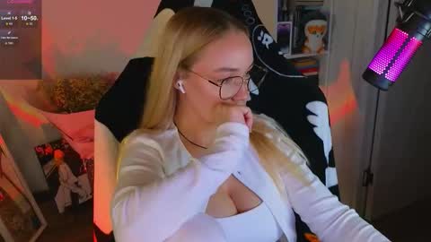 Snapshot of emili1_bc chatting on 20, 9, 2025 Emili online show from 20, 9, 2025