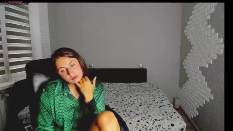 emili77777 online show from 15, 9, 2025