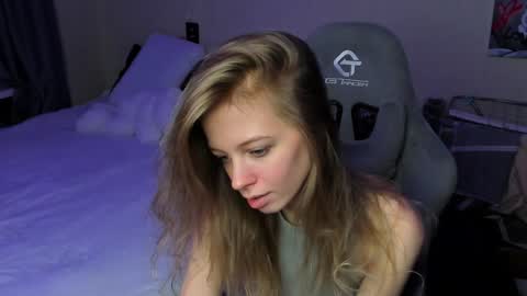 emili_sweet__ online show from 16, 12, 2024