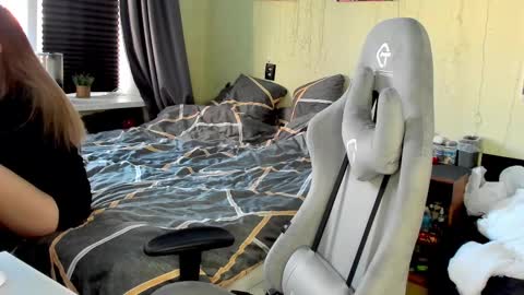 emili_sweet__ online show from 9, 3, 2025