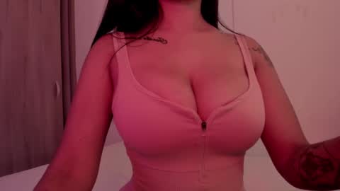 Emilia Big Boobs online show from 6, 1, 2025