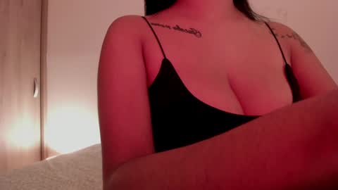 Emilia Big Boobs online show from 21, 1, 2025