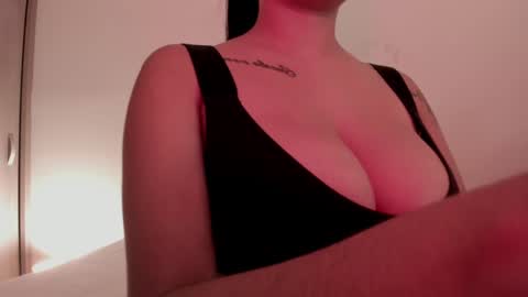 Emilia Big Boobs online show from 28, 1, 2025