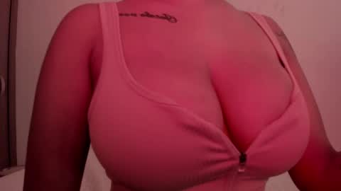 Emilia Big Boobs online show from 31, 1, 2025