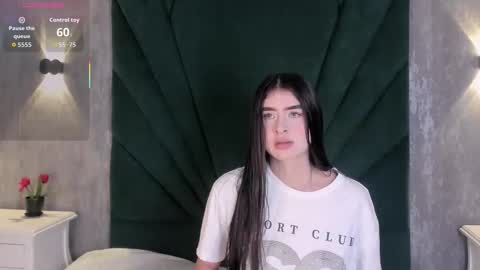 Snapshot of emiliclarke_ chatting on 28, 3, 2026 Emilie online show from 28, 3, 2026