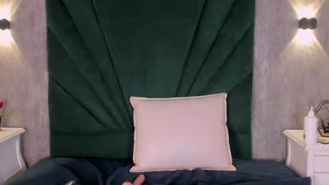 Snapshot of emiliclarke_ chatting on 1, 4, 2026 Emilie online show from 1, 4, 2026