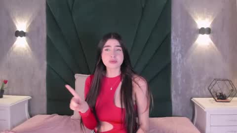 Snapshot of emiliclarke_ chatting on 21, 4, 2026 Emilie online show from 21, 4, 2026