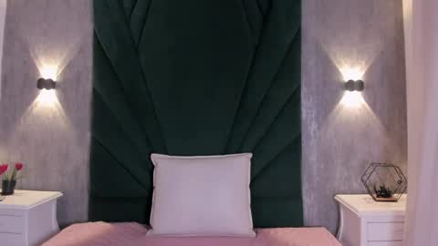 Snapshot of emiliclarke_ chatting on 29, 4, 2026 Emilie online show from 29, 4, 2026