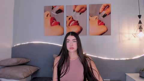 Snapshot of emiliclarke_ chatting on 13, 5, 2026 Emilie online show from 13, 5, 2026