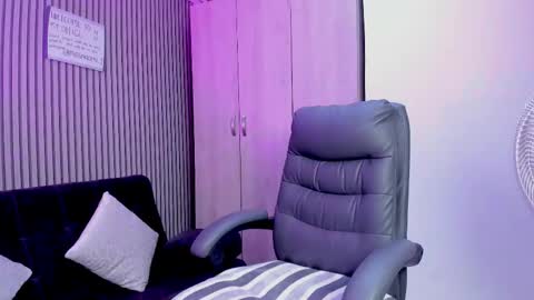 emilirosses online show from 23, 10, 2025