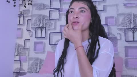 Snapshot of emilly_duque chatting on 9, 5, 2026 Emilly online show from 9, 5, 2026