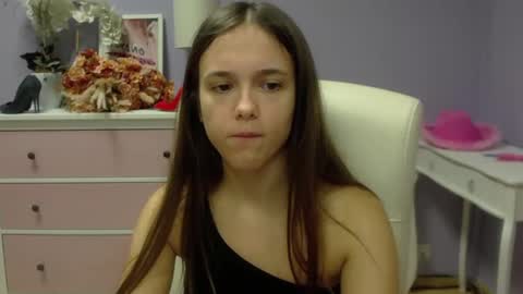 Emilly online show from 4, 3, 2025