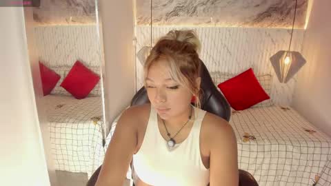 emilly_mell online show from 30, 4, 2026