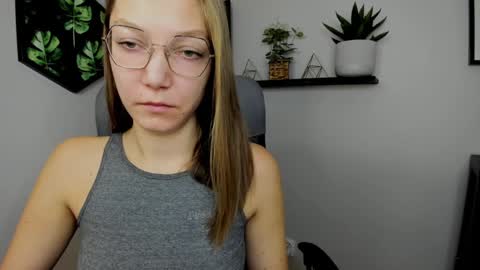 Emilly online show from 31, 12, 2024