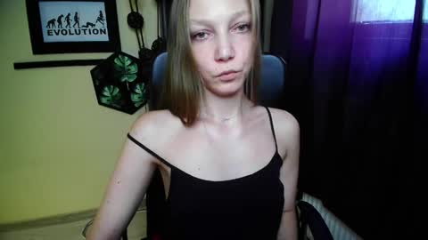 Snapshot of emilly_xkiss chatting on 3, 6, 2026 Emilly online show from 3, 6, 2026