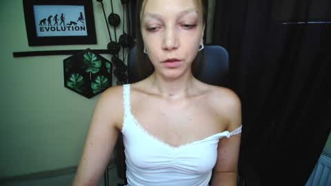Snapshot of emilly_xkiss chatting on 18, 6, 2026 Emilly online show from 18, 6, 2026