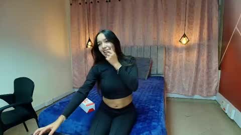 Snapshot of emily__parker__ chatting on 19, 10, 2025  E M I L Y  online show from 19, 10, 2025