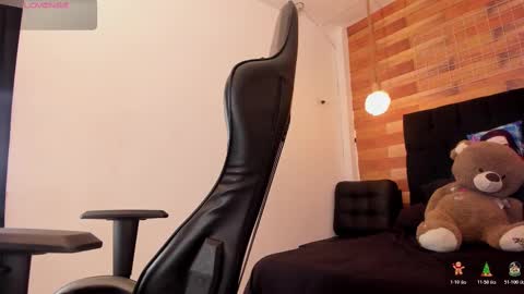 emily_brown04 online show from 11, 11, 2025