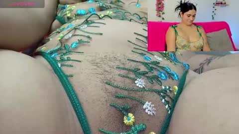 Snapshot of emily_coraline chatting on 10, 1, 2025 Emily  online show from 10, 1, 2025