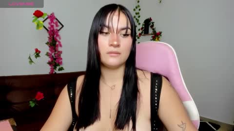 Snapshot of emily_coraline chatting on 19, 2, 2025 Emily  online show from 19, 2, 2025