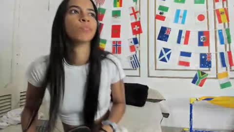 emily_gaviria1 online show from 4, 7, 2026