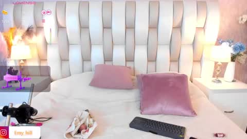 EMILY   Monday 5-2 am From Tuesday to Friday5-1 am Colombia time online show from 30, 1, 2025