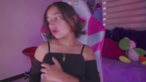 Snapshot of emily_jonexs_ chatting on 15, 3, 2026 mily online show from 15, 3, 2026