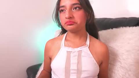 Snapshot of emily_jonexs_ chatting on 18, 4, 2026 mily online show from 18, 4, 2026