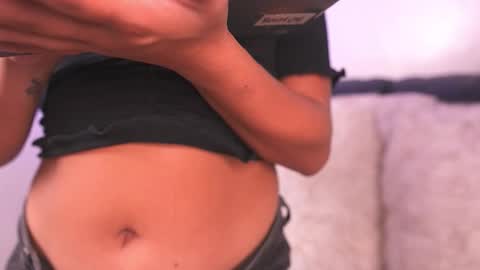 Snapshot of emily_jonexs_ chatting on 23, 4, 2026 mily online show from 23, 4, 2026