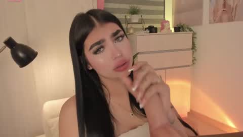 EmilyKenner  Independent model  online show from 13, 7, 2026