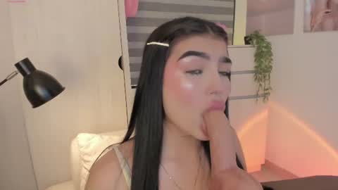 EmilyKenner  Independent model  online show from 22, 7, 2026