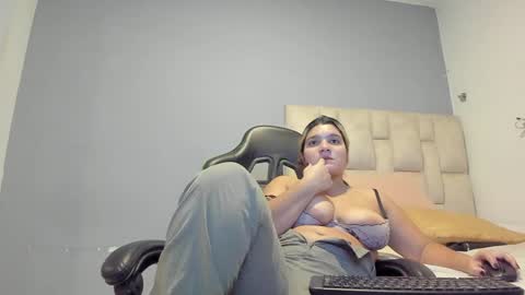 Snapshot of emily_lean_ chatting on 3, 12, 2024 Emi independent model online show from 3, 12, 2024