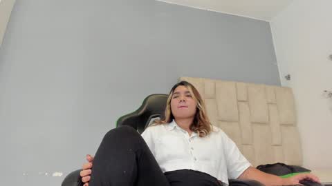 Snapshot of emily_lean_ chatting on 11, 1, 2025 Emi independent model online show from 11, 1, 2025