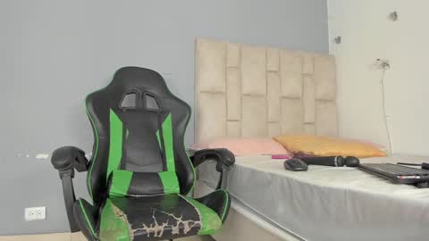 Snapshot of emily_lean_ chatting on 21, 1, 2025 Emi independent model online show from 21, 1, 2025