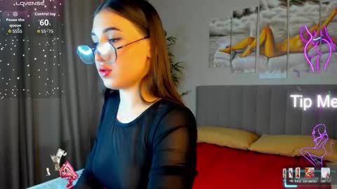 Snapshot of emily_lews chatting on 4, 3, 2026 Emily online show from 4, 3, 2026