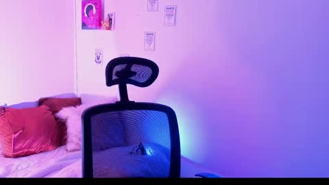 Emily Lindey online show from 29, 4, 2026