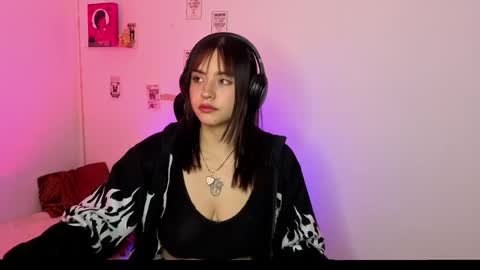Emily Lindey online show from 30, 4, 2026