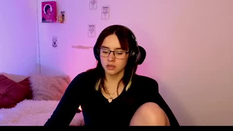 Emily Lindey online show from 7, 5, 2026
