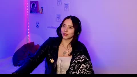 Emily Lindey online show from 9, 5, 2026