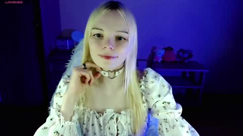 Snapshot of emily_nyaffe chatting on 16, 12, 2024 Lia online show from 16, 12, 2024