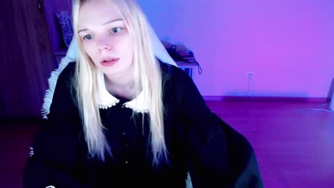 Snapshot of emily_nyaffe chatting on 1, 2, 2025 Lia online show from 1, 2, 2025